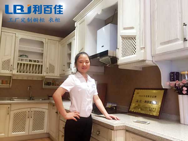 湘女未必只多情 ，外柔內(nèi)剛顯神通——利百佳金牌導購羅文芳風采