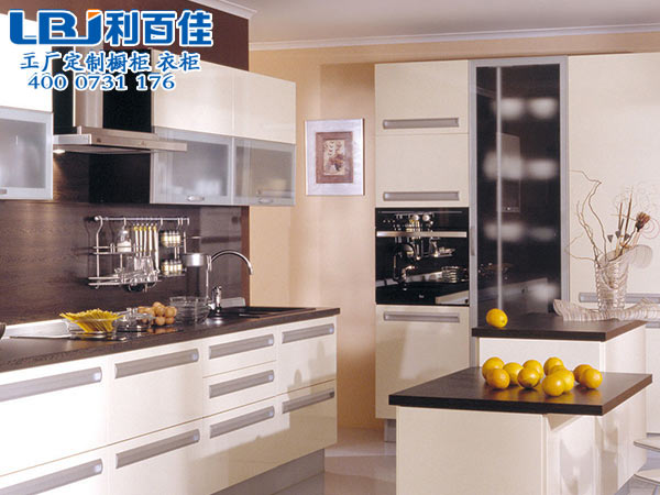 ?耐高溫的廚房櫥柜定制該選哪種材料？利百佳告訴你