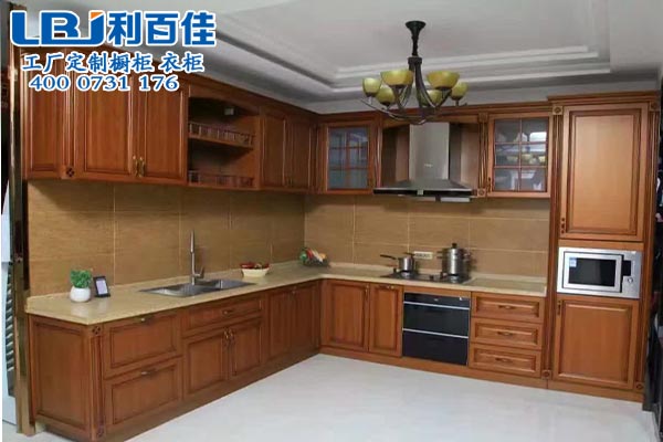 原木櫥柜保養(yǎng)得如此美美噠！利百佳有妙招！