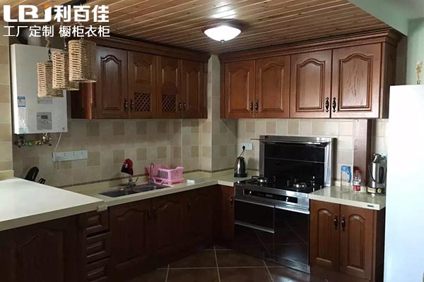 漲姿勢(shì)：廚房裝修時(shí)廚房櫥柜定制是否需要到頂？