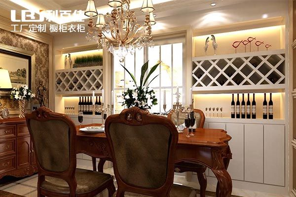 經過多次對比后，TA果斷選擇了利百佳定制酒柜... ...