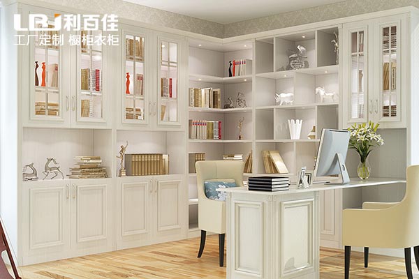 您還在買成品書柜？OUT了！趕緊過來瞧瞧利百佳定制書柜！