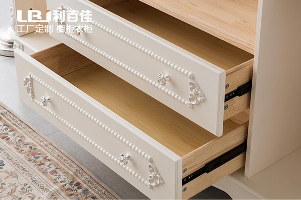 定制整體衣柜抽屜數(shù)量的奧秘，你有留意嗎？