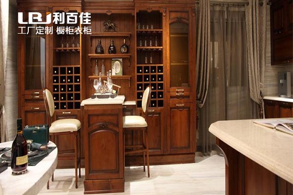 你擁有個(gè)人特色的酒柜定制嗎？