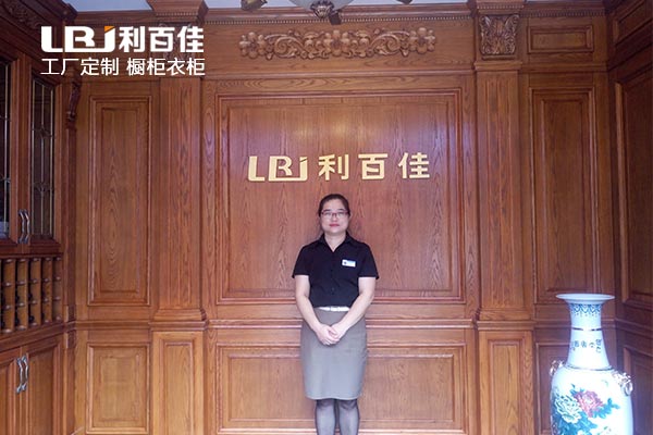 在工作崗位是女強(qiáng)人，居家生活則小鳥(niǎo)依人一一利百佳門(mén)市部趙麗