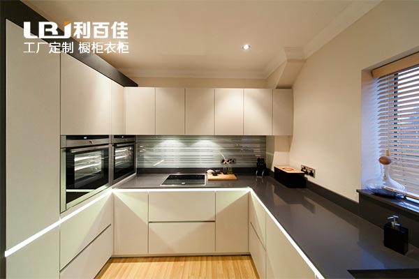 看奧運(yùn)火炬手曹菊宏 如何承諾石材防水櫥柜50年質(zhì)量保證