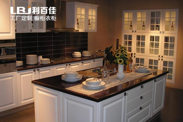 了解幾種櫥柜臺(tái)面定制的材料，讓你不再犯愁！