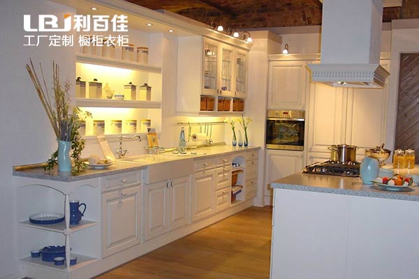 利百佳解析模壓整體櫥柜各種優(yōu)缺點(diǎn)及挑選方法