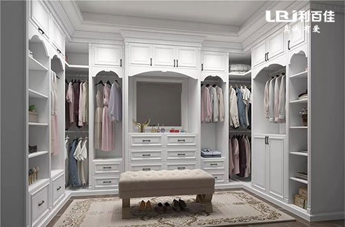 長(zhǎng)沙現(xiàn)在流行這樣的開(kāi)放式衣帽間衣柜裝修